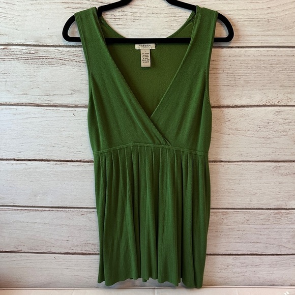 Vertigo Paris Green Sleeveless Knit Top - Size L Lightweight Office Career - Picture 1 of 5